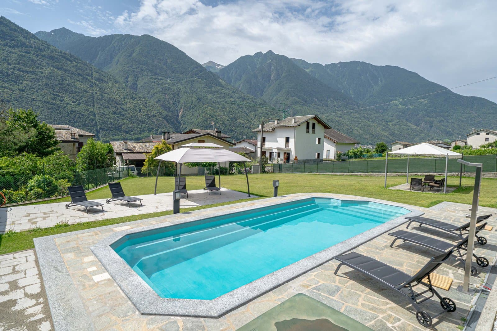 Piscina Esterna con Solarium - 2